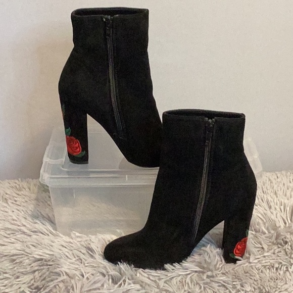 Sirens faux suede embroidered ankle boot size 7 - Picture 2 of 6